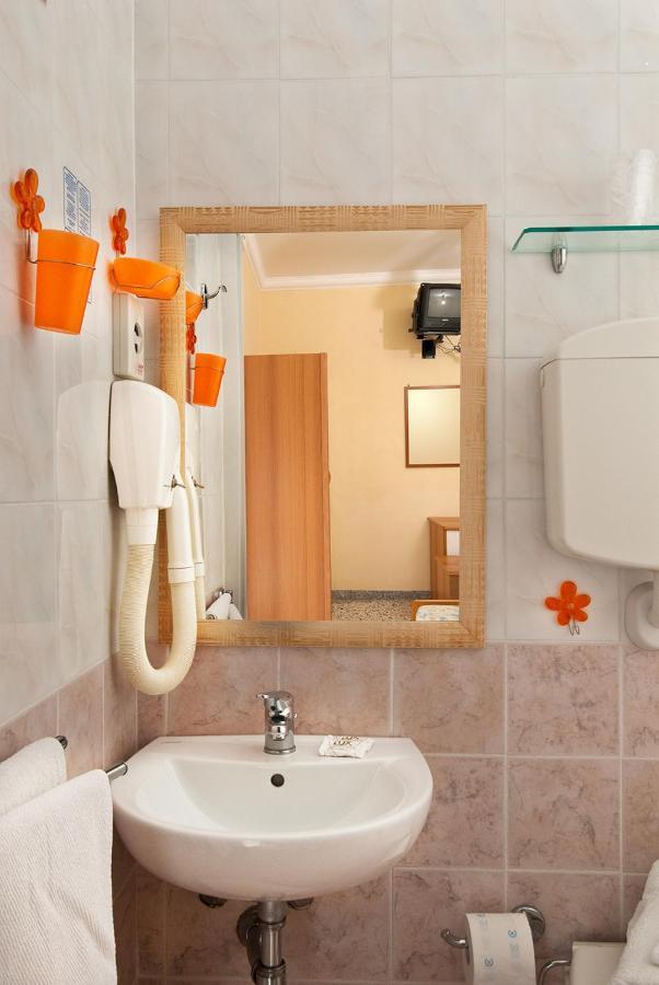 Hotel Grappoli Ріміні Екстер'єр фото