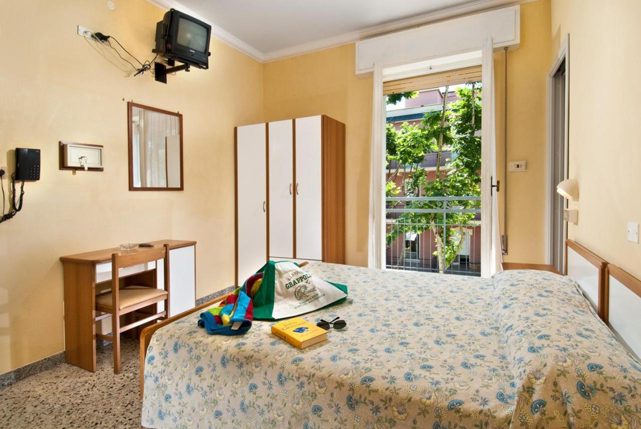 Hotel Grappoli Ріміні Екстер'єр фото